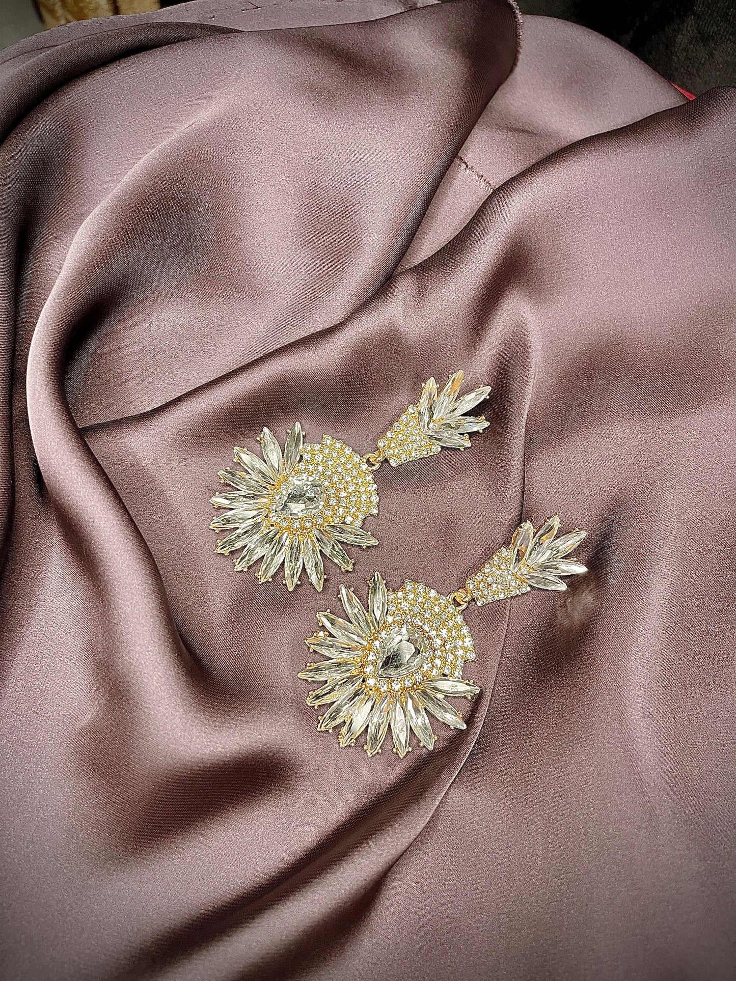 Showtime Earrings – Dual-Tone Sparkle